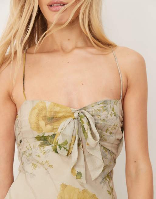 ASOS DESIGN - Maxi jurk van satijn met strik van chiffon op de buste en bloemenprint in geel, 2 van 4