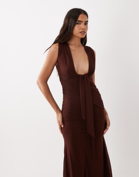 ASOS DESIGN maxi jurk van stretchchiffon met sjaaldetail, diepe hals en gedrapeerd in chocoladebruin - view 1