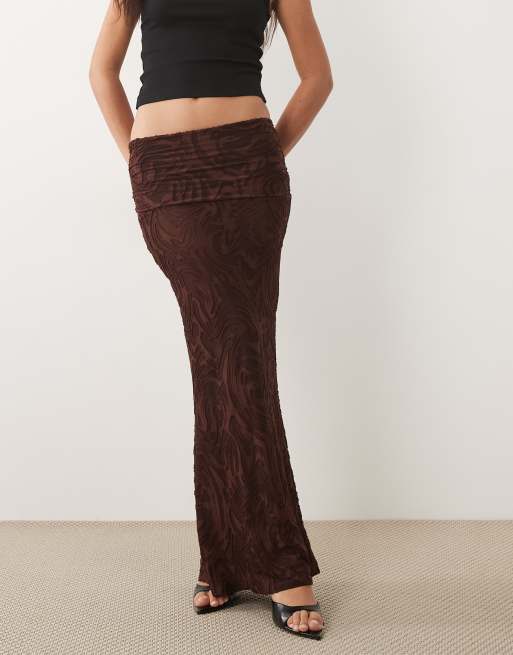 ASOS DESIGN maxi-nederdel med burnout og overwrap-detalje i chokolade, 2 af 5