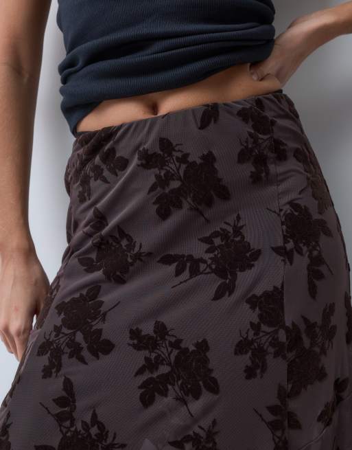 ASOS DESIGN maxi rok met asymmetrische zoom en flock in chocoladebruin, co-ord, 3 van 5