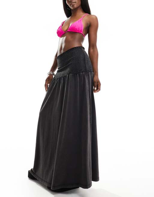 ASOS DESIGN - Maxi rok met lage taille en gesmokte tailleband en acid-wash in grijs