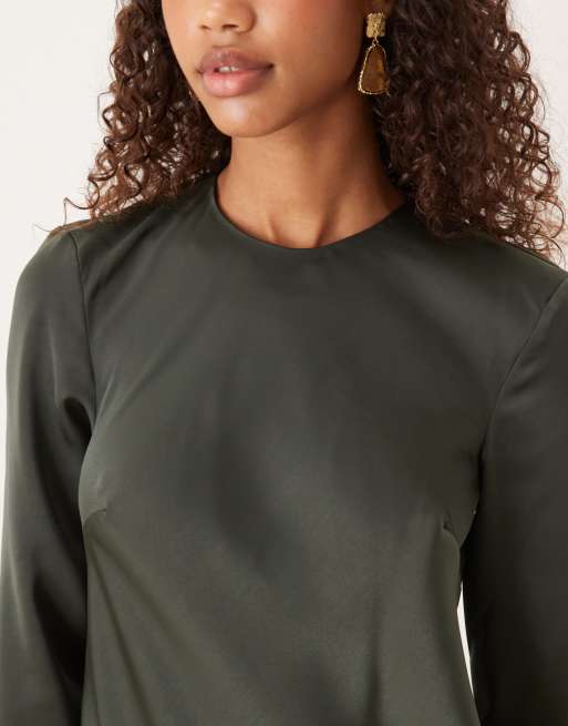 ASOS DESIGN – Maxi-Schlupfkleid aus mattem Satin in Dunkelgrün mit Ziernaht, 4 von 4