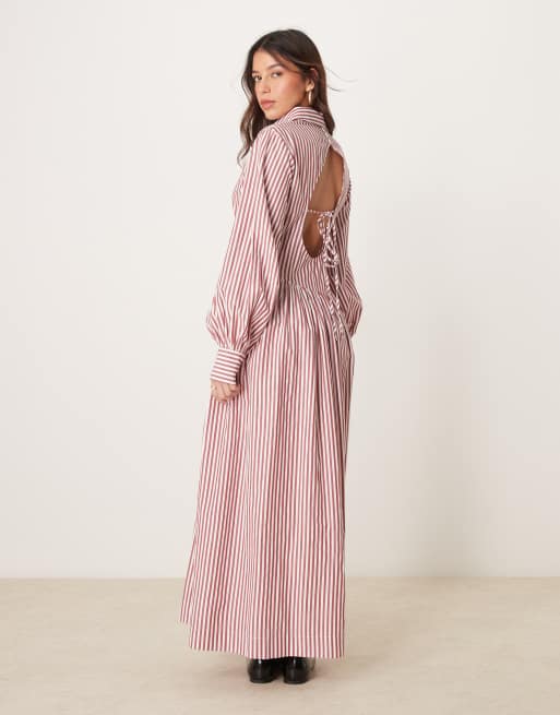 ASOS DESIGN - Maxi-skjortekjole med asymmetriske knapdetaljer og bordeaux striber, 3 af 4