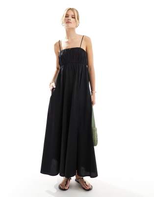 ASOS DESIGN - Maxi-Sommerkleid in Schwarz mit geraffter Brustpartie und verstellbaren Trägern