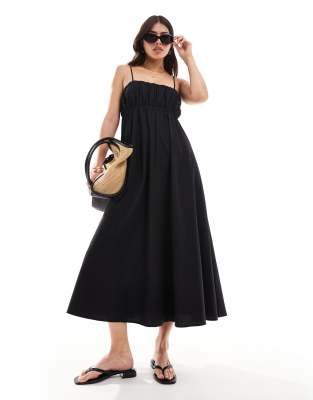 ASOS DESIGN - Maxi-Sommerkleid in Schwarz mit geraffter Brustpartie und verstellbaren Trägern