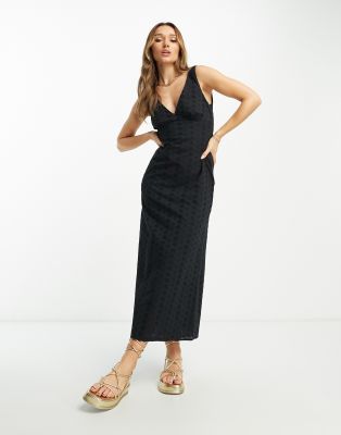 ASOS DESIGN - Maxi-Sommerkleid zum Hineinschlüpfen in Schwarz mit V-Ausschnitt und Lochmuster