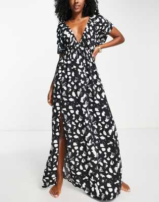 ASOS DESIGN - Maxi-Strandkleid in Schwarz-Weiß mit Fleckenmuster und Fledermausärmeln-Bunt