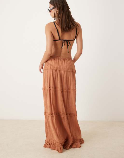 ASOS DESIGN – Maxi-Strandrock in Tabakbraun mit Knitterstruktur und Rüschen, 3 von 5