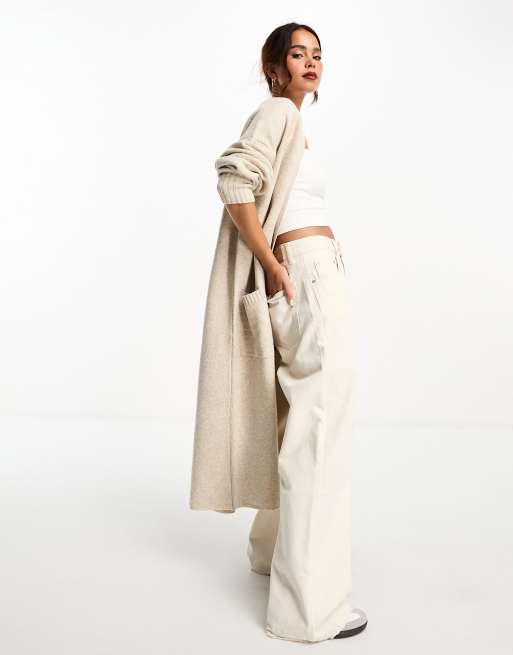 ASOS DESIGN – Maxi-Strickjacke in Hellbeige mit Taschen