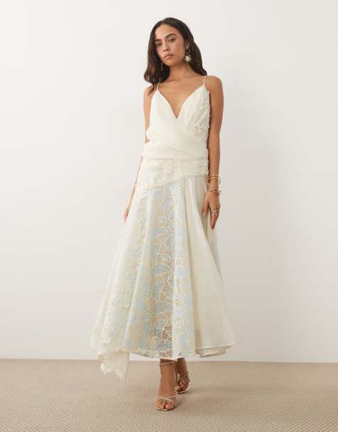ASOS DESIGN maxi sukienka na ramiączkach z haftowanymi kwiatowymi wstawkami z koronki w kolorze kremowym - view 1