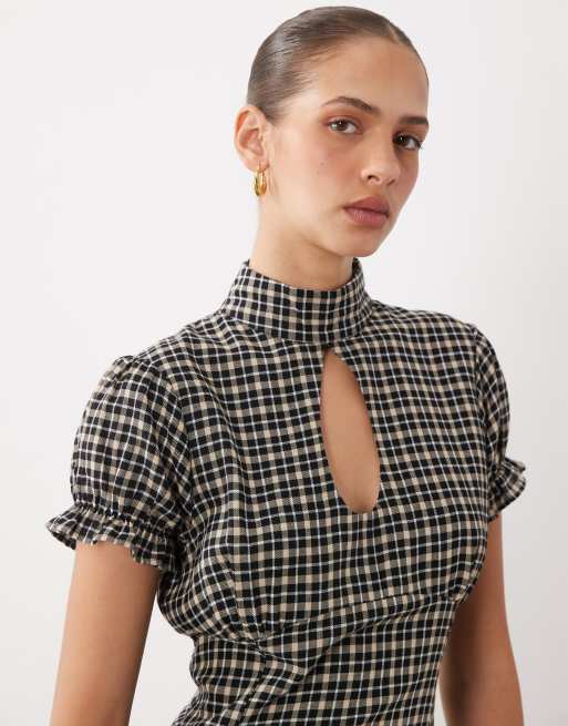 ASOS DESIGN maxi tea-kjole med flæsekant i brun tern, 3 af 4