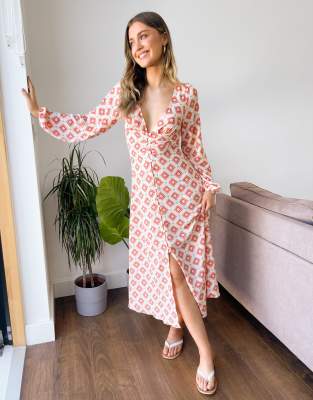 ASOS DESIGN – Maxi-Teekleid mit Schnürung hinten und geometrischen Print im Stil der 70er Jahre