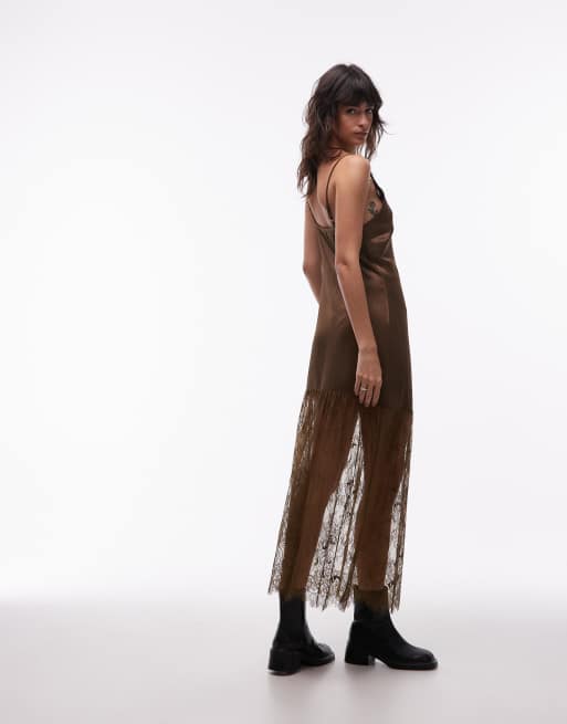 ASOS DESIGN – Maxi-Trägerkleid aus Satin in Olivgrün mit V-Ausschnitt und Spitzenrock, 4 von 4