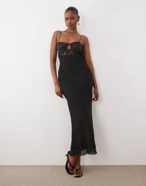 ASOS DESIGN – Maxi-Trägerkleid aus transparentem Chiffon in Schwarz mit asymmetrischem Schnitt, Satin-Brustpartie und Spitzeneinsatz - view 1