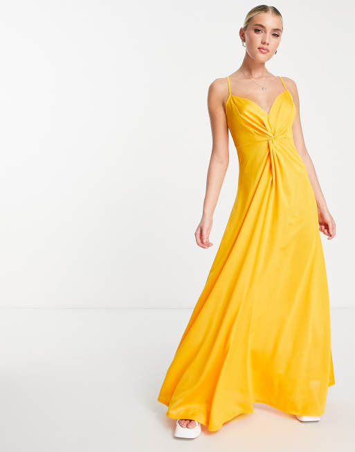 ASOS DESIGN Maxi Tragerkleid in Safrangelb mit verdrehter Vorderseite YELLOW ASOS