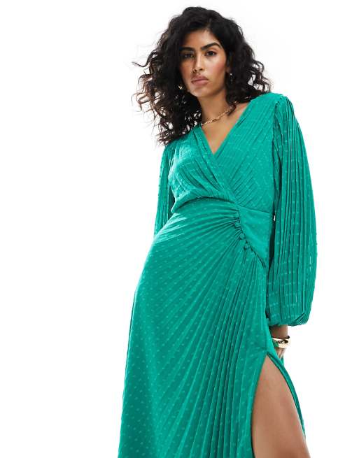 ASOS DESIGN – Maxi-Wickelkleid in leuchtendem Grün aus plissiertem Dobby-Chiffon mit Knopfdetail, 4 von 4