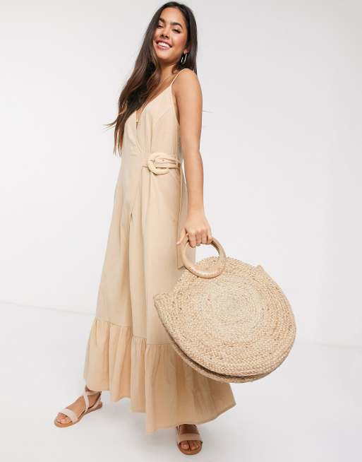 ASOS DESIGN – Maxi-Wickelkleid mit schmalen Trägern aus Leinen mit Gürtel, in Stone