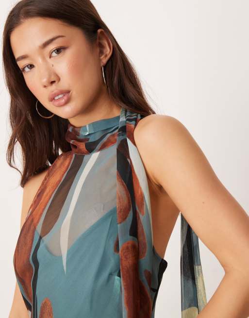 ASOS DESIGN - Maxikjole i chiffon med halterneck og tørklædedetalje samt abstrakt blåt mønster, 4 af 4