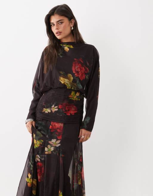 ASOS DESIGN maxikjole i chiffon med smock i taljen, panel og godet i brunt blomsterprint, 2 af 4