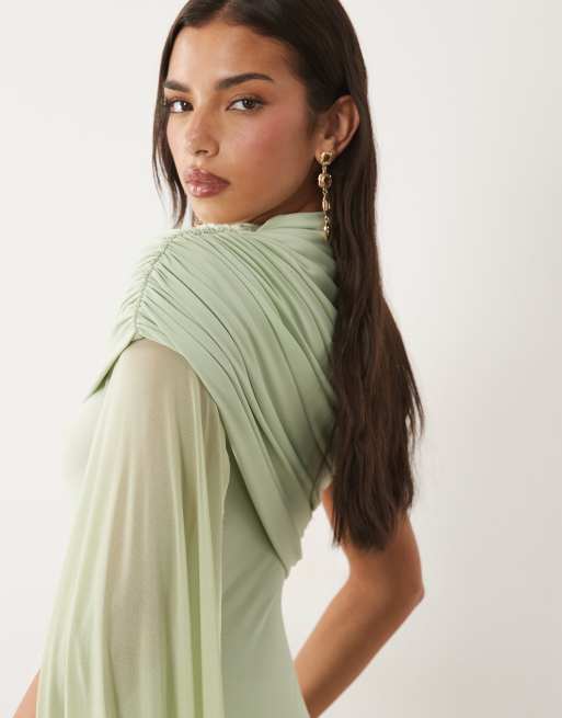 ASOS DESIGN maxikjole i mesh med cape-overlay og godets i salviegrøn, 3 af 4