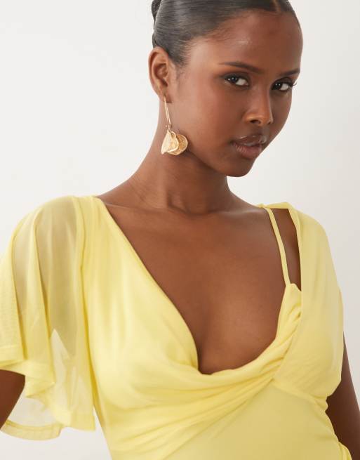 ASOS DESIGN maxikjole i mesh med drapering og asymmetrisk ærme i lemon, 3 af 4