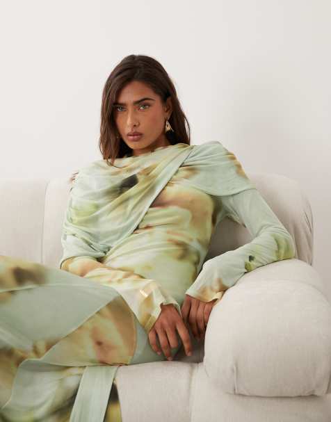 ASOS DESIGN - Maxikjole i mesh med overlag og draperet halsudskæring samt sløret grønt blomstermønster - view 1