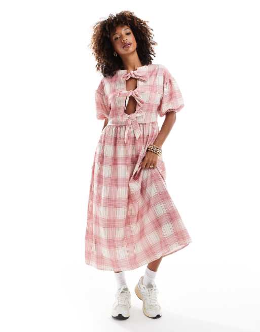 ASOS DESIGN - Maxikjole md pufærmer og røde tern samt bindebånd foran