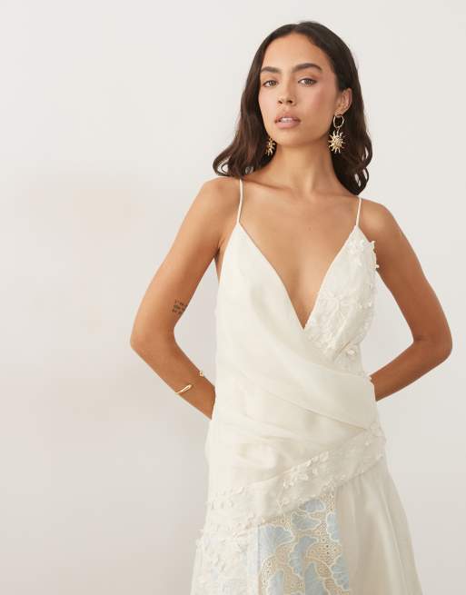 ASOS DESIGN maxikjole med broderet blomsterblonde og patchwork i creme, 2 af 4