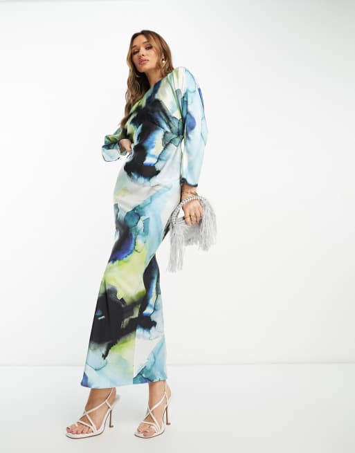 ASOS DESIGN - Maxikjole med flagermusærmer, asymmetrisk snit og akvarelprint i satin