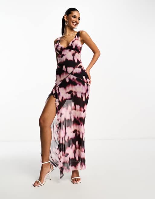ASOS DESIGN - Maxikjole med V-hals og flæser samt slids i lyserødt sløret print