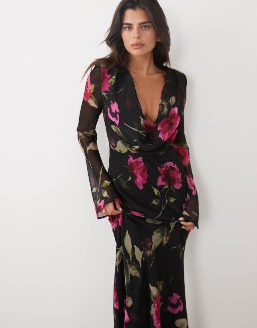 ASOS DESIGN maxikjole med vandfaldsudskæring i chiffon med mørk pink blomsterprint, 2 af 4