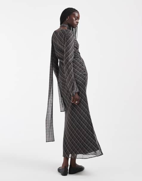 ASOS DESIGN maxiklänning i chiffong, diagonalskuren, med matchande scarf i rutigt tryck - view 1