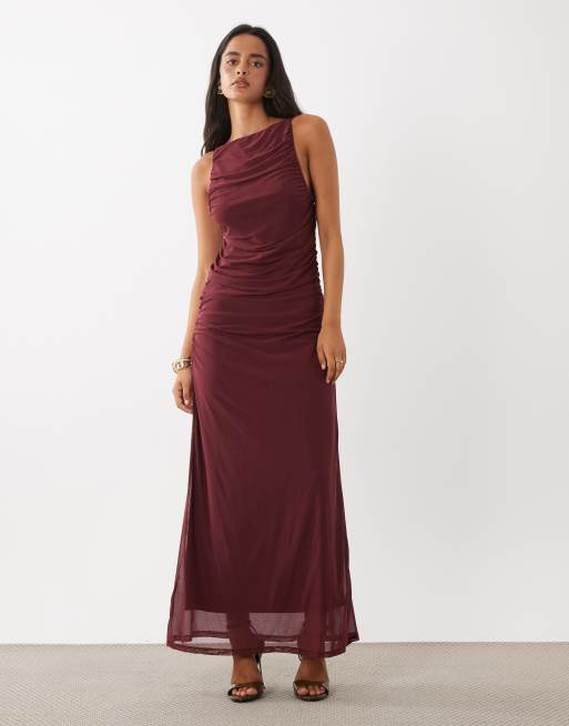 ASOS DESIGN maxiklänning i mesh med slitsad halsringning och rynkad detalj i burgundy, 2 av 4