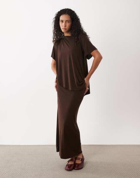 ASOS DESIGN maxiklänning i modal med kort ärm och cape-lager i brun - view 1