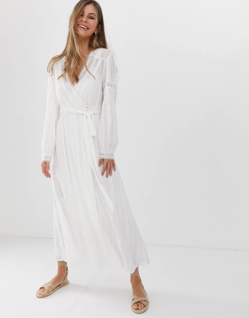 ASOS DESIGN – Maxiklänning i omlottmodell med spetsinslag