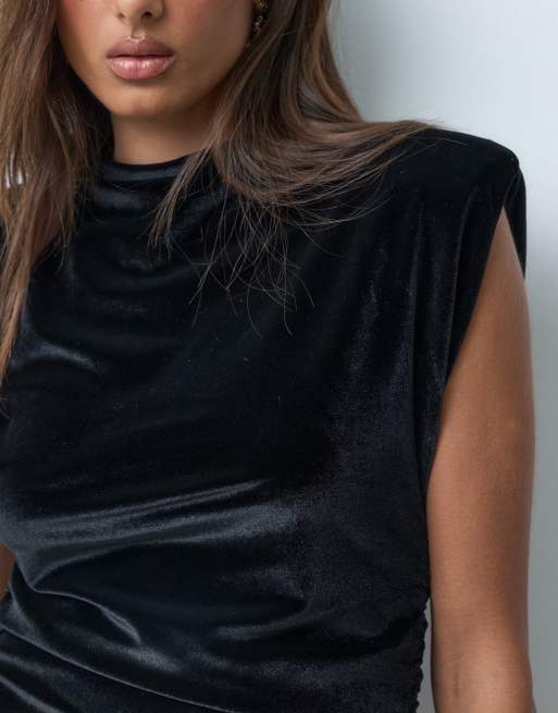 ASOS DESIGN maxiklänning i sammet med axelvaddar i svart, 5 av 5