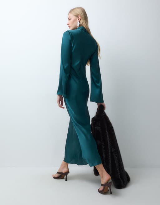 ASOS DESIGN maxiklänning i satin med hög krage och långa ärmar, enfärgad, mörkgrön, 5 av 5