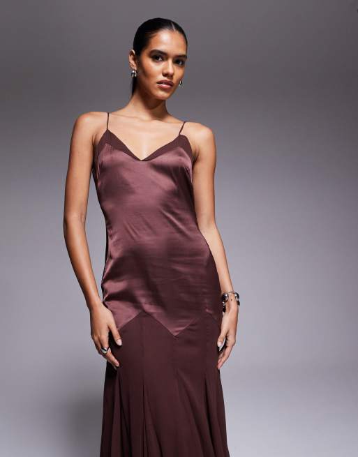 ASOS DESIGN – Maxiklänning i satin- och chiffongmix med sänkt midja och klockad kjol, 2 av 4