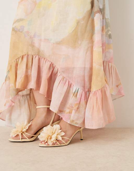 ASOS DESIGN – Maxiklänning i två lager med volym, hjärtformad halsringning, peplumfåll och blommigt landskapsmönster, 3 av 4