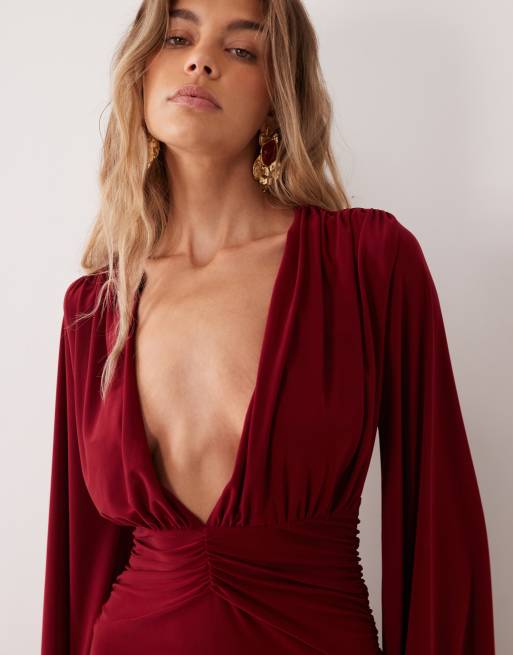 ASOS DESIGN maxiklänning med batwing-ärmar och djup ringning i vinrött, 4 av 4