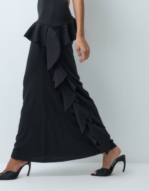 ASOS DESIGN maxiklänning med djup ringning och volangdetalj i svart, 5 av 5