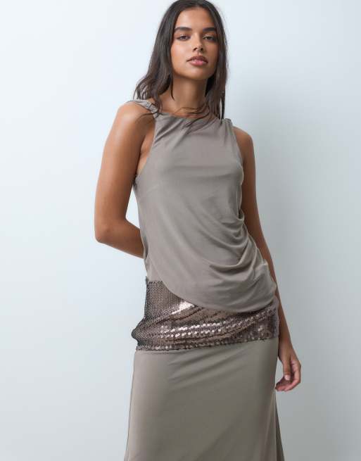 ASOS DESIGN maxiklänning med draperad rygg och paljettband i grått, 2 av 5