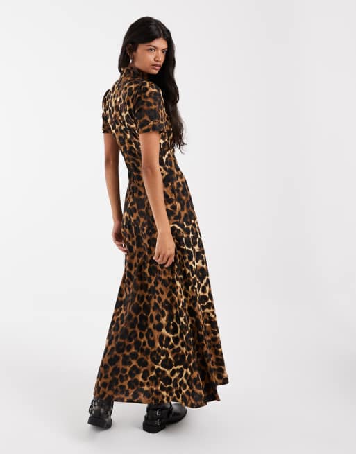ASOS DESIGN maxiklänning med hög krage och korta ärmar i leopardmönster, 3 av 4