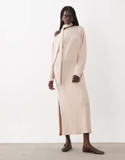 ASOS DESIGN maxiklänning med scarfdetalj och bara axlar i cream, 2 av 4