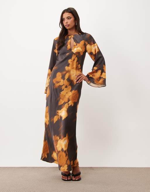 ASOS DESIGN maxiklänning med utsvängda ärmar, djup ringning och nyckelhålsöppning i vintage blommigt tryck, 3 av 4