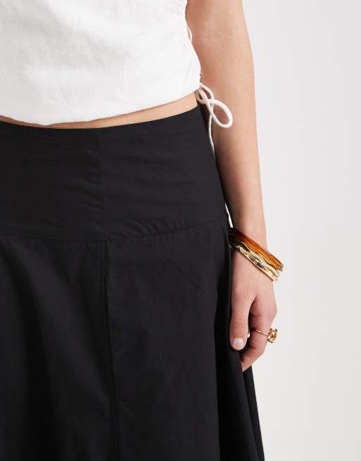 ASOS DESIGN – Maxikleid aus Baumwoll-Popeline in Schwarz mit tiefer Taille und Godet-Details, 3 von 5