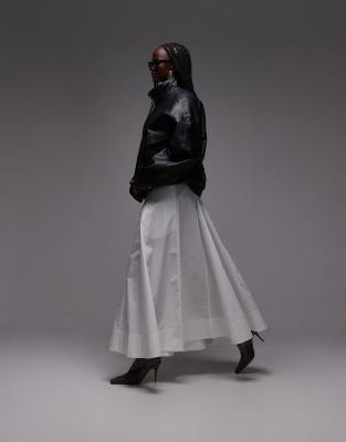 ASOS DESIGN - Maxikleid aus Baumwoll-Popeline in Weiß mit tiefer Taille und Godet-Details