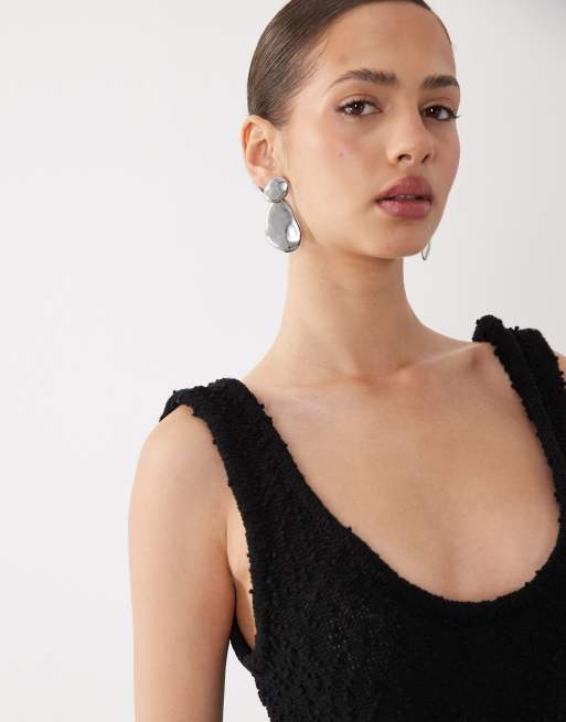 ASOS DESIGN – Maxikleid aus Bouclé-Strick in Schwarz mit U-Ausschnitt, 3 von 4