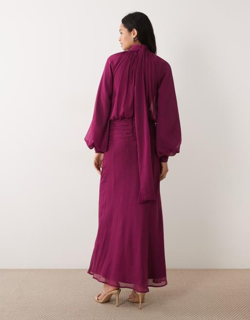 ASOS DESIGN Maxikleid aus Chiffon mit hohem Kragen, Drapierung und Bindeband am Hals in Lila, 4 von 4