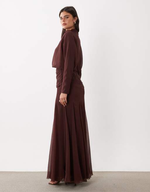 ASOS DESIGN Maxikleid aus Chiffon mit Smokbund und Godet-Einsatz in Schokobraun, 3 von 4
